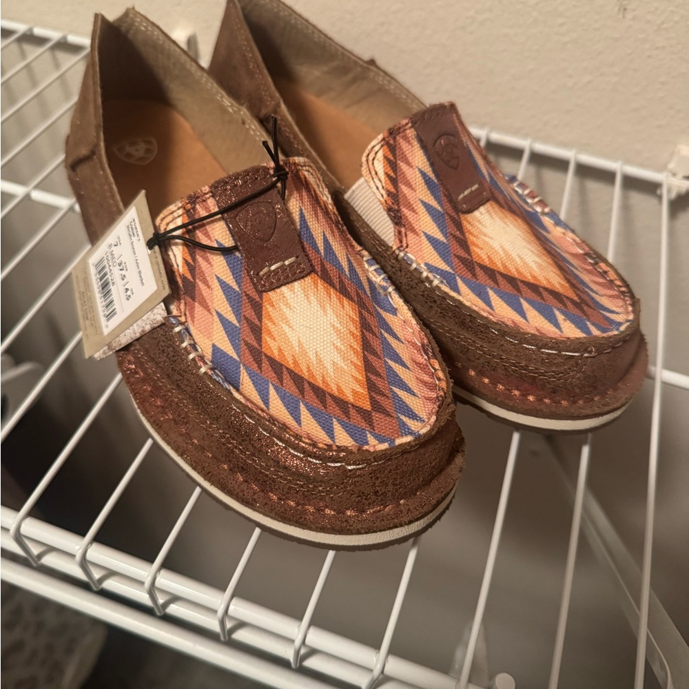 New with tags- Ariat loafers